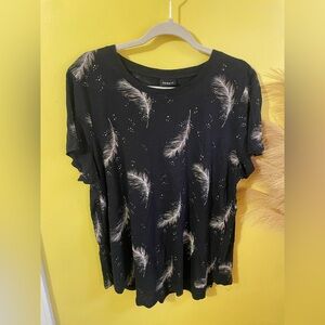 Torrid Black Feather Pattern Short Sleeve Tee